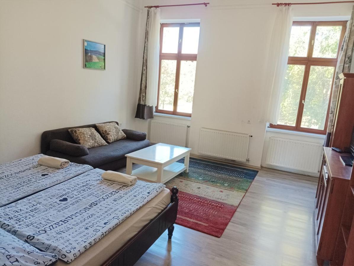 Sarahome1 Szeged Luaran gambar